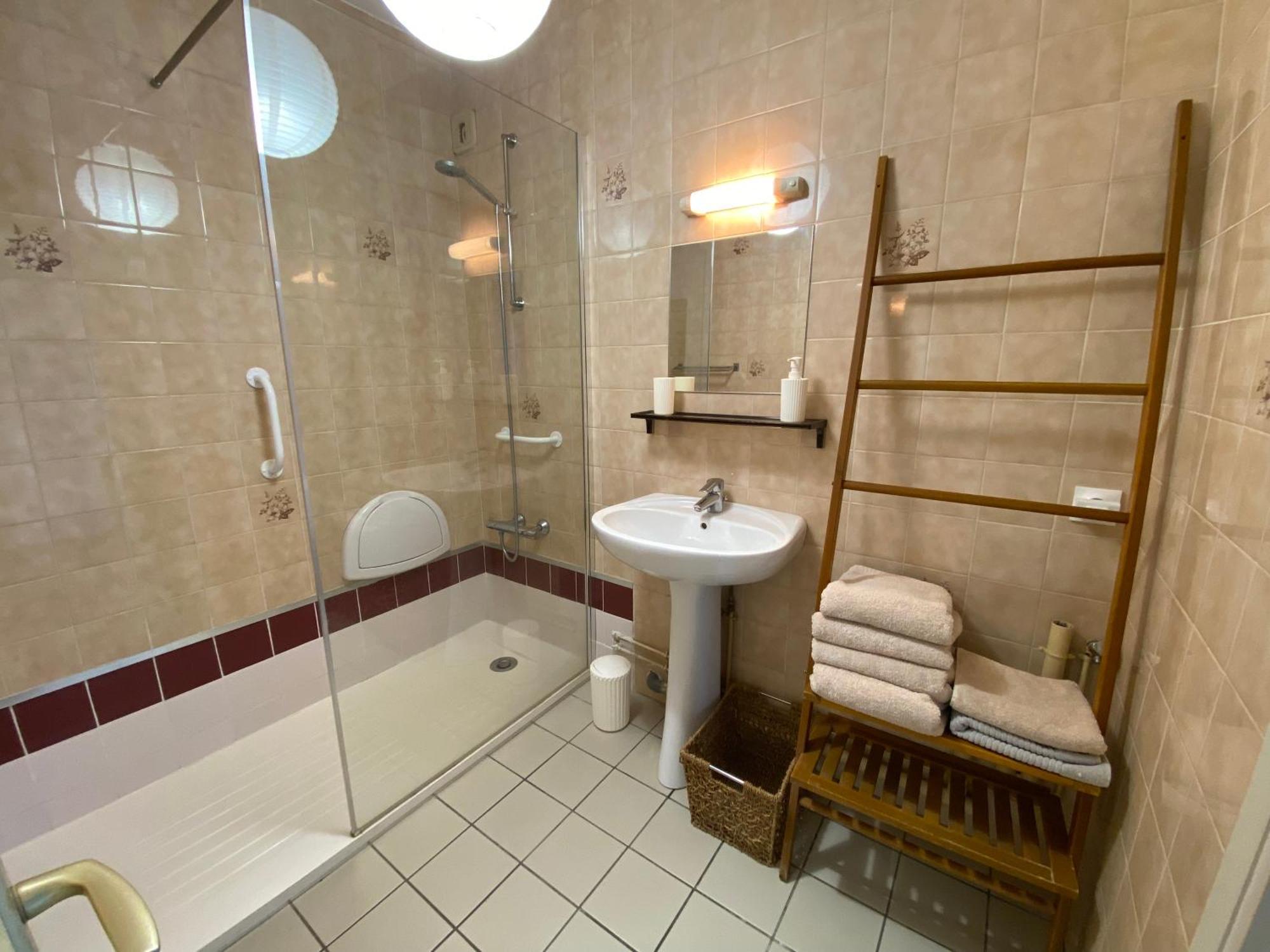 Vue Sur L'Entree Du Port Apartment Сен-Жил-Кроа-дьо-Ви Стая снимка